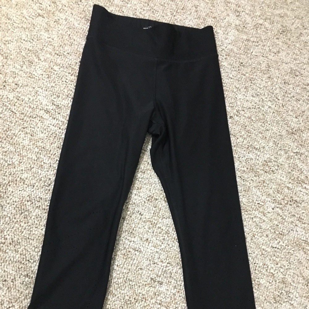 Black leggings w calf details